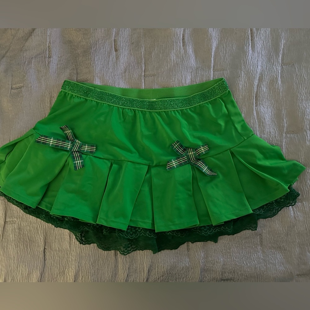 Green pleated skirt